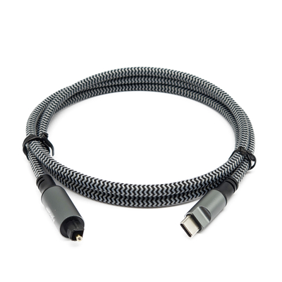 Kabel audio digital Toslink bertekstur hitam dengan konektor jenis C laki-laki dan dilapisi emas untuk suara yang jernih