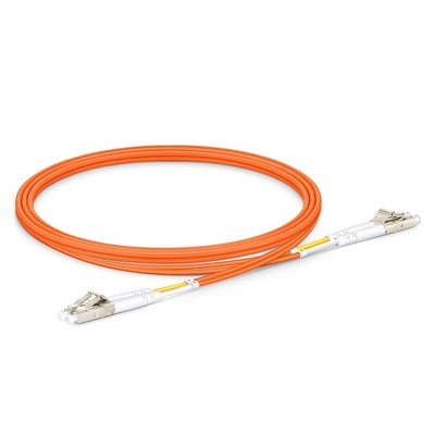 Kabel serat optik plastik simpleks dengan konektor FC ST LC SC untuk koneksi cepat dan koneksi di jaringan telekomunikasi dan Ethernet