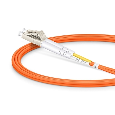 Kabel serat optik plastik simpleks dengan konektor FC ST LC SC untuk koneksi cepat dan koneksi di jaringan telekomunikasi dan Ethernet